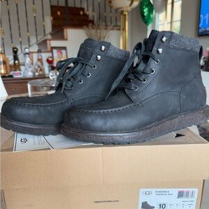 Ugg Merrick Lace up Boots Size10 Men’s waterproof, sheepskin insole.